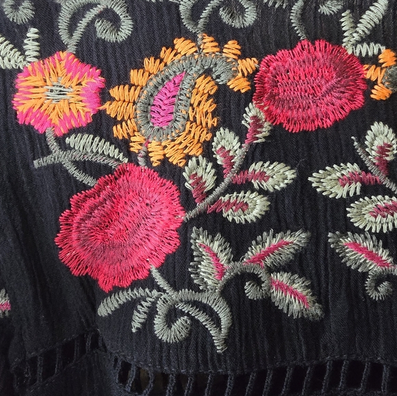 Entro Boho Long Sleeve Embroidered Blouse Size M - Picture 5 of 9